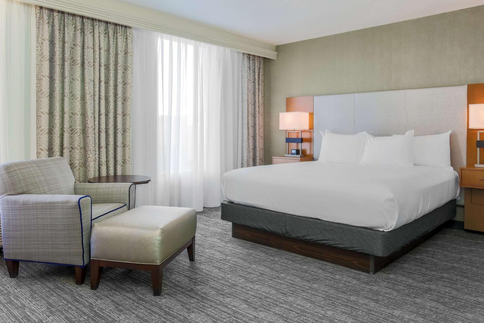 Doubletree By Hilton Atlanta Airport 3*