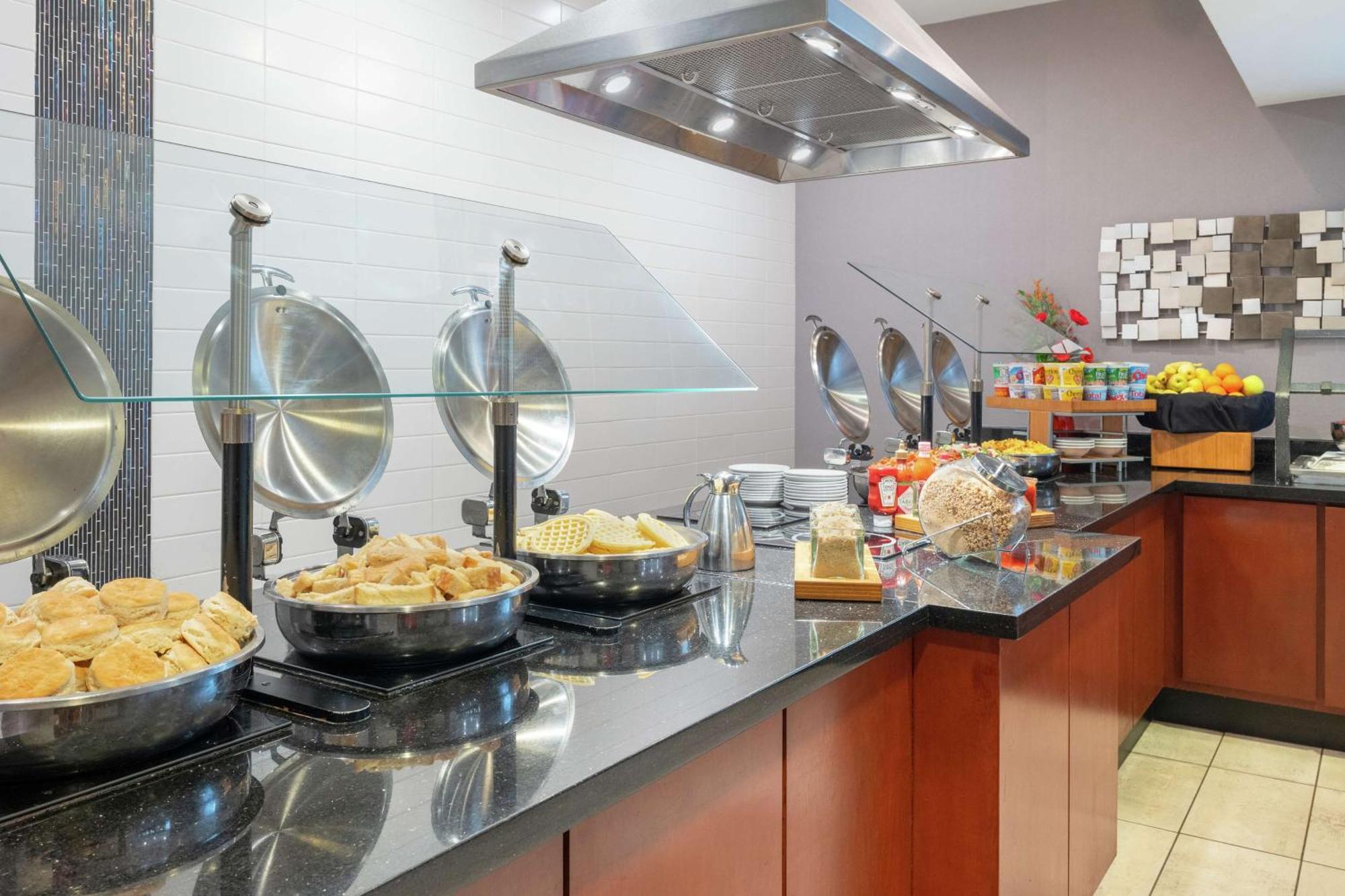 Doubletree By Hilton Atlanta Airport Hotel College Park