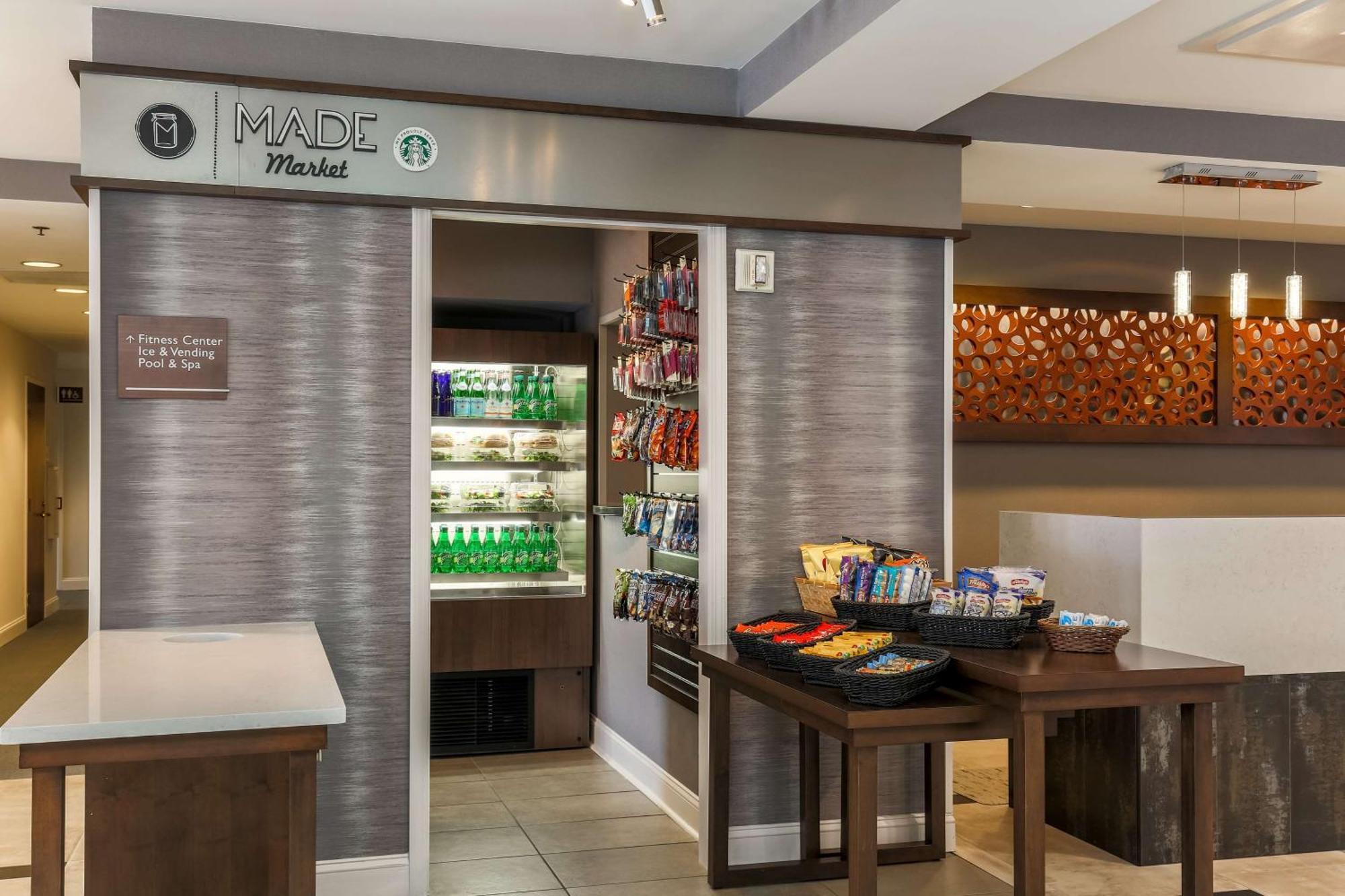 Doubletree By Hilton Atlanta Airport College Park