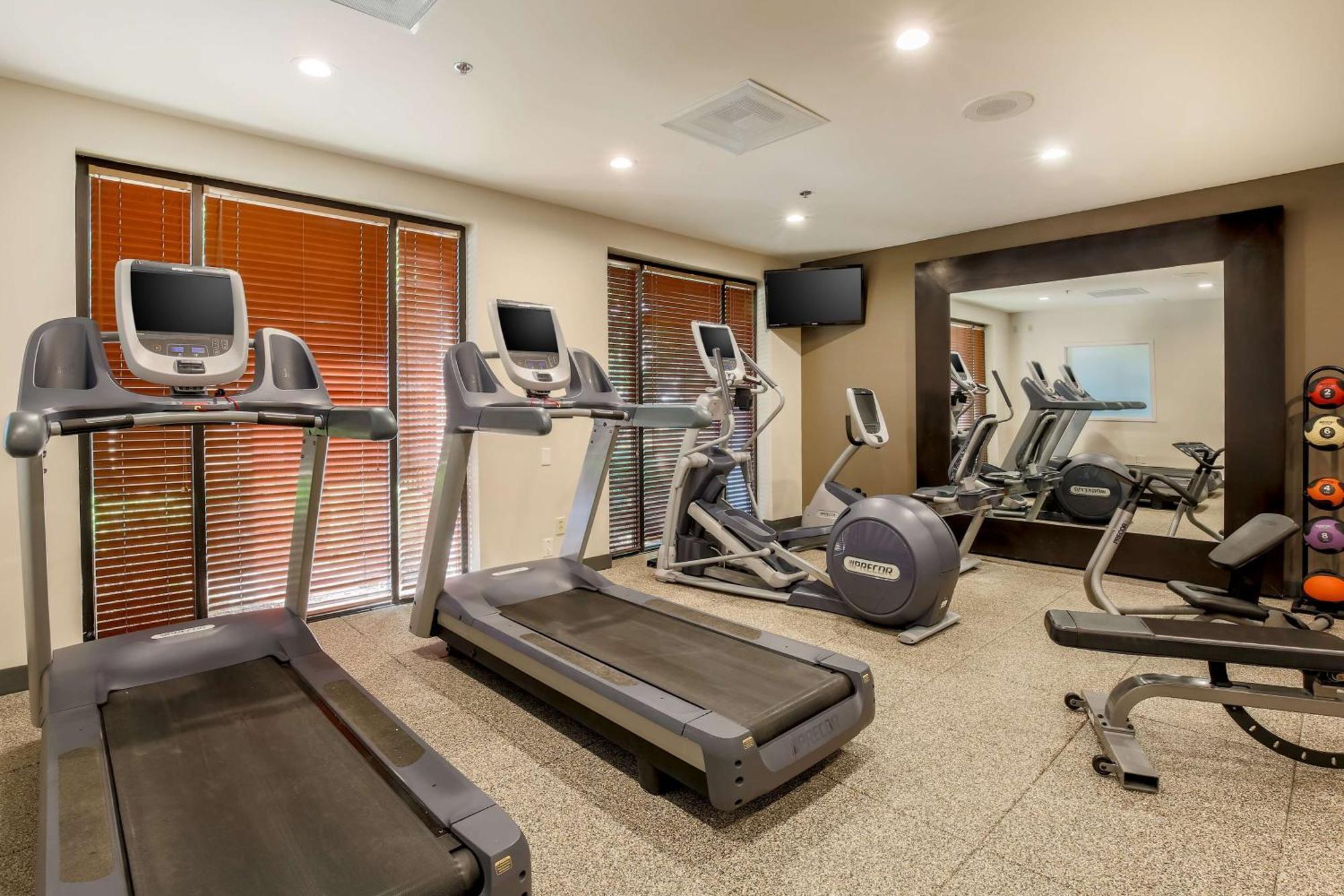 Doubletree By Hilton Atlanta Airport Hotel College Park