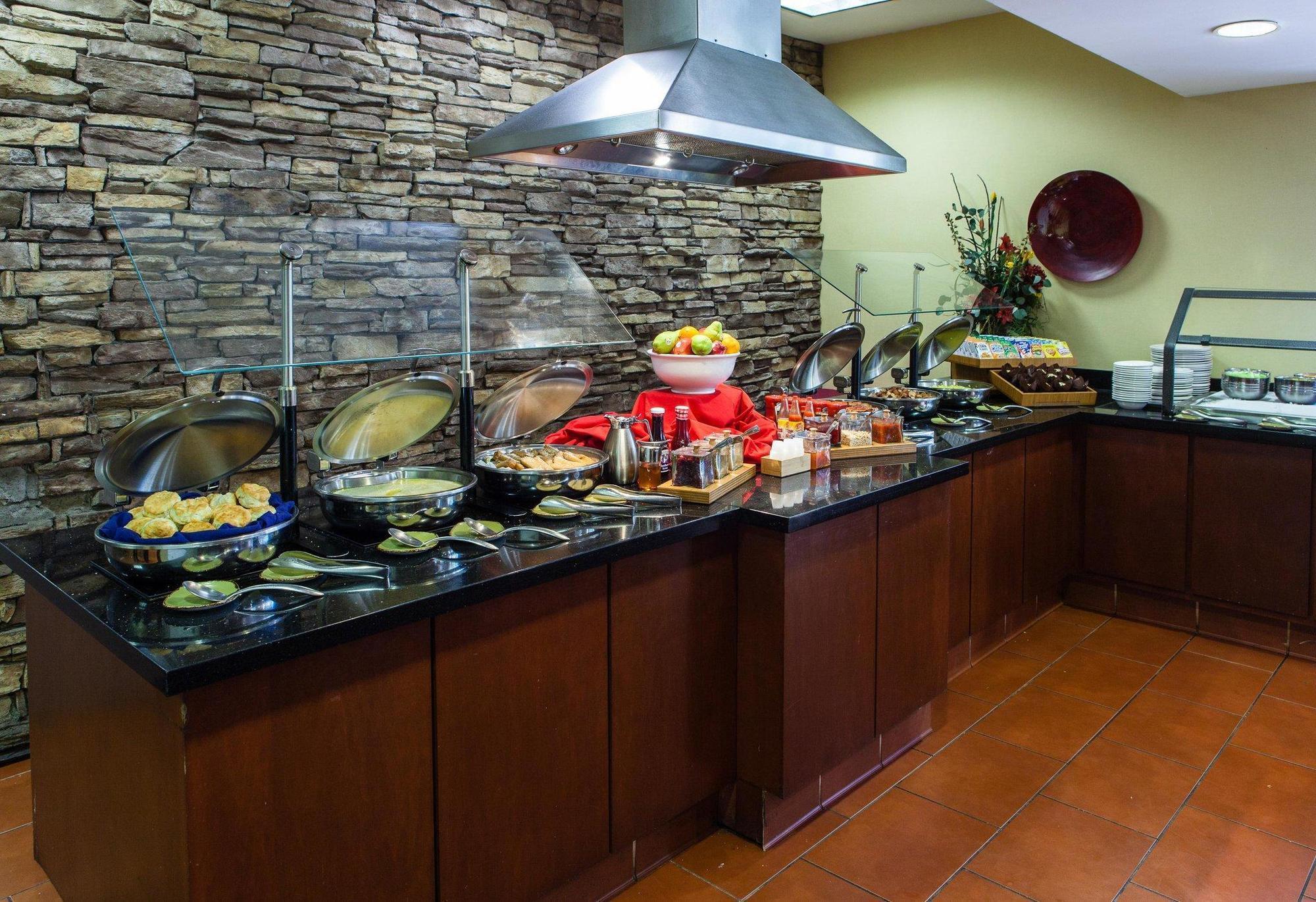 Doubletree By Hilton Atlanta Airport 3*