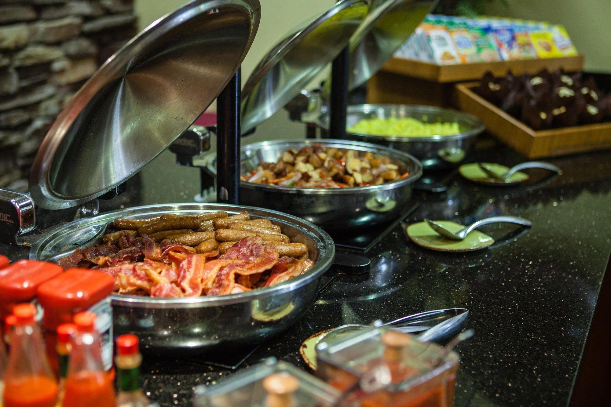 Doubletree By Hilton Atlanta Airport Hotel 3*