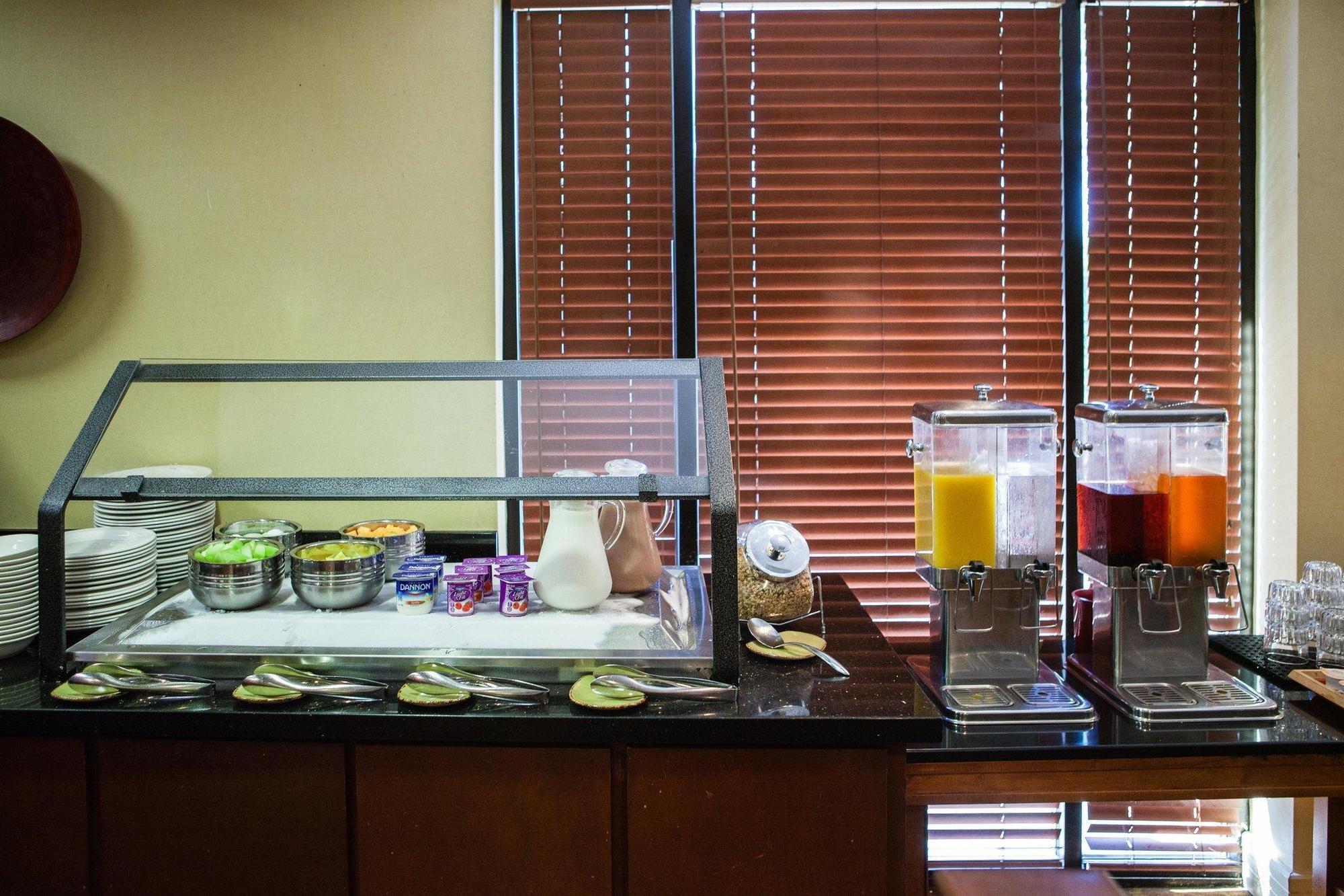 Doubletree By Hilton Atlanta Airport College Park