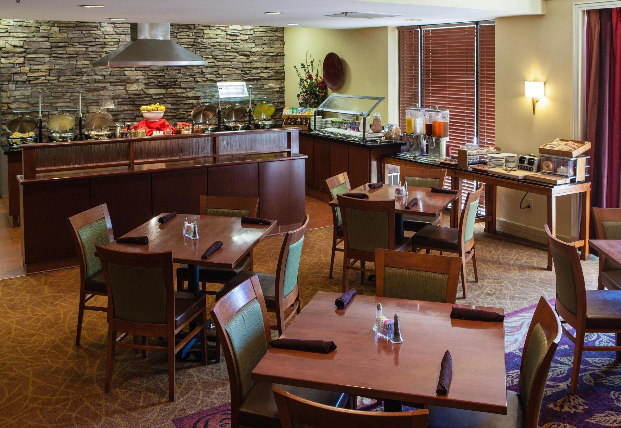 Hotel Doubletree By Hilton Atlanta Airport College Park