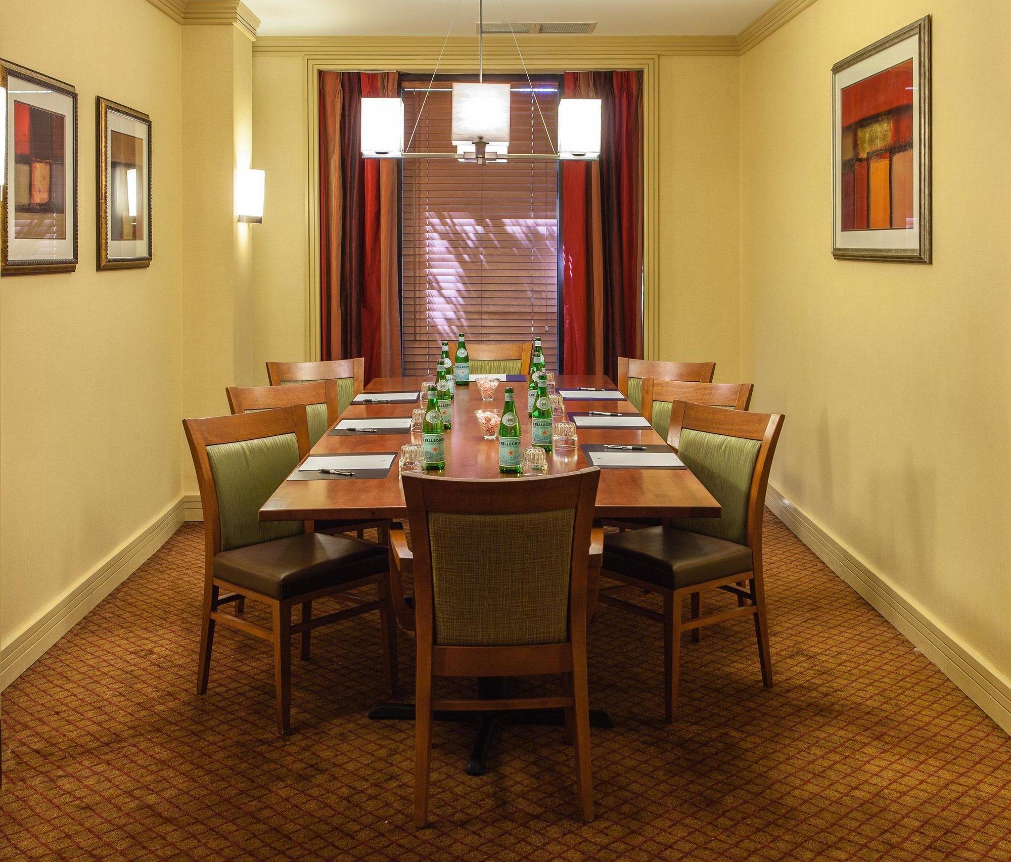 Doubletree By Hilton Atlanta Airport College Park