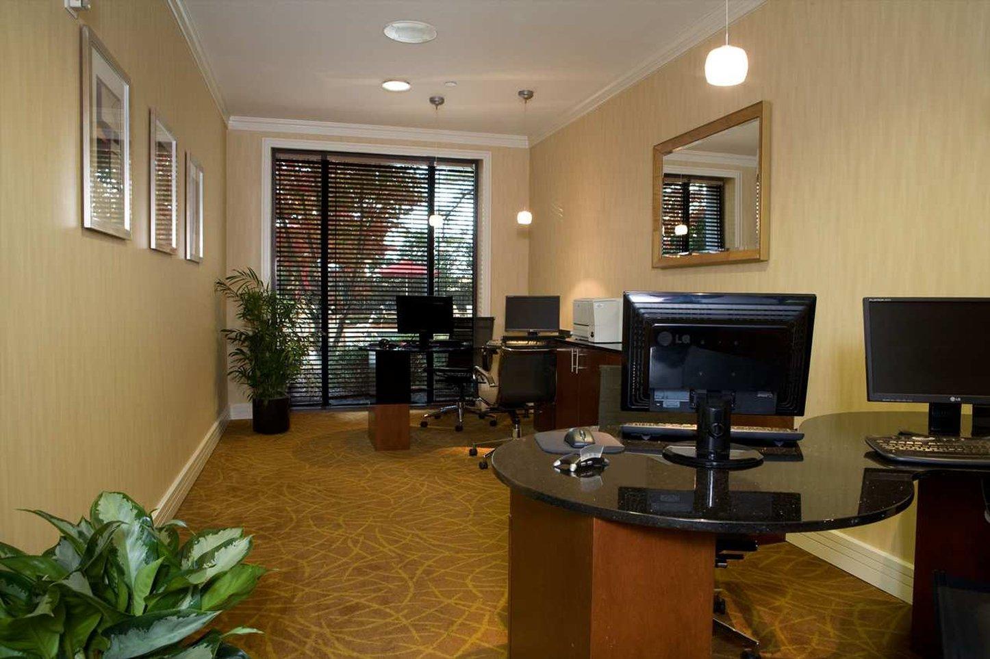 Doubletree By Hilton Atlanta Airport 3*