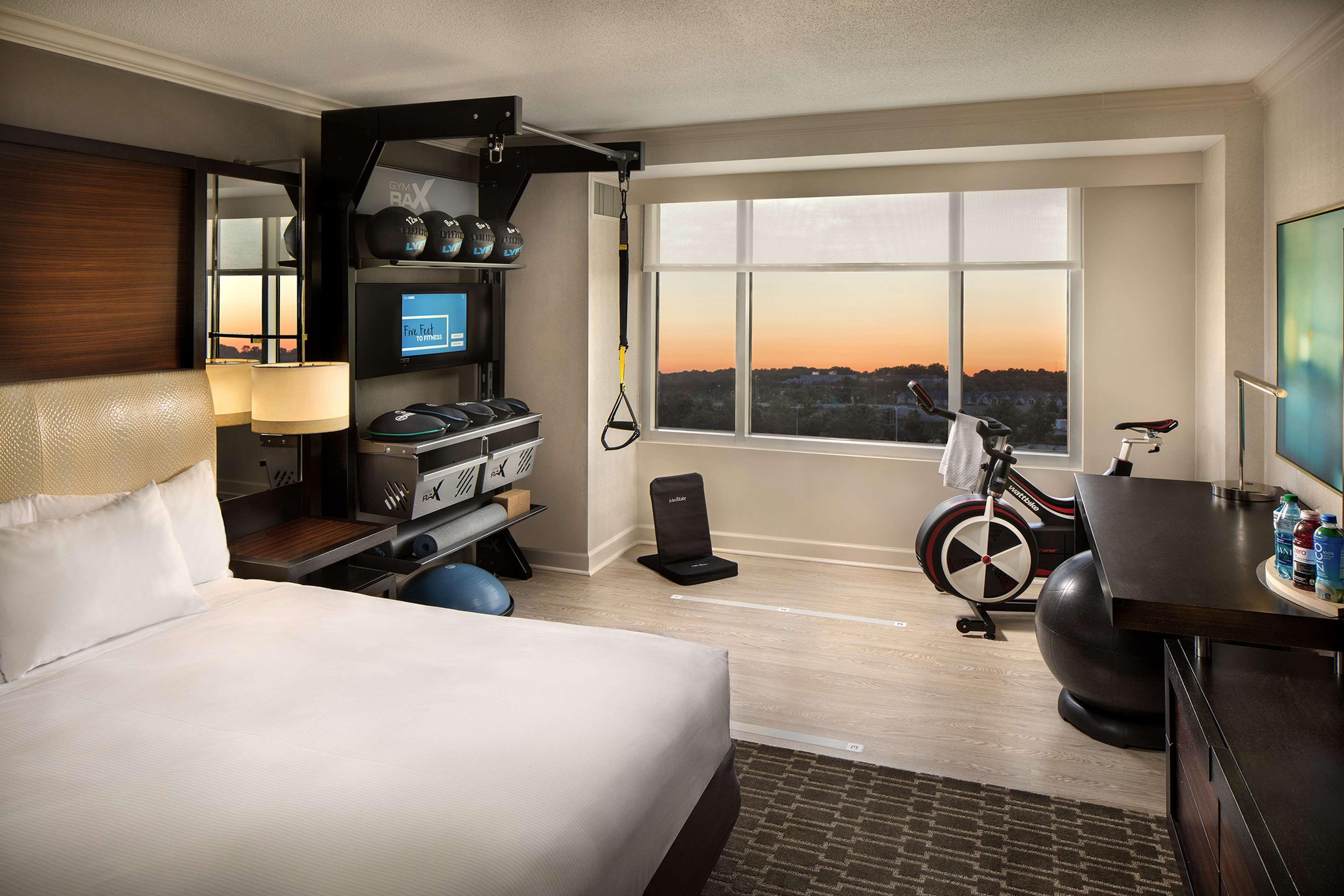 Doubletree By Hilton Atlanta Airport Hotel College Park