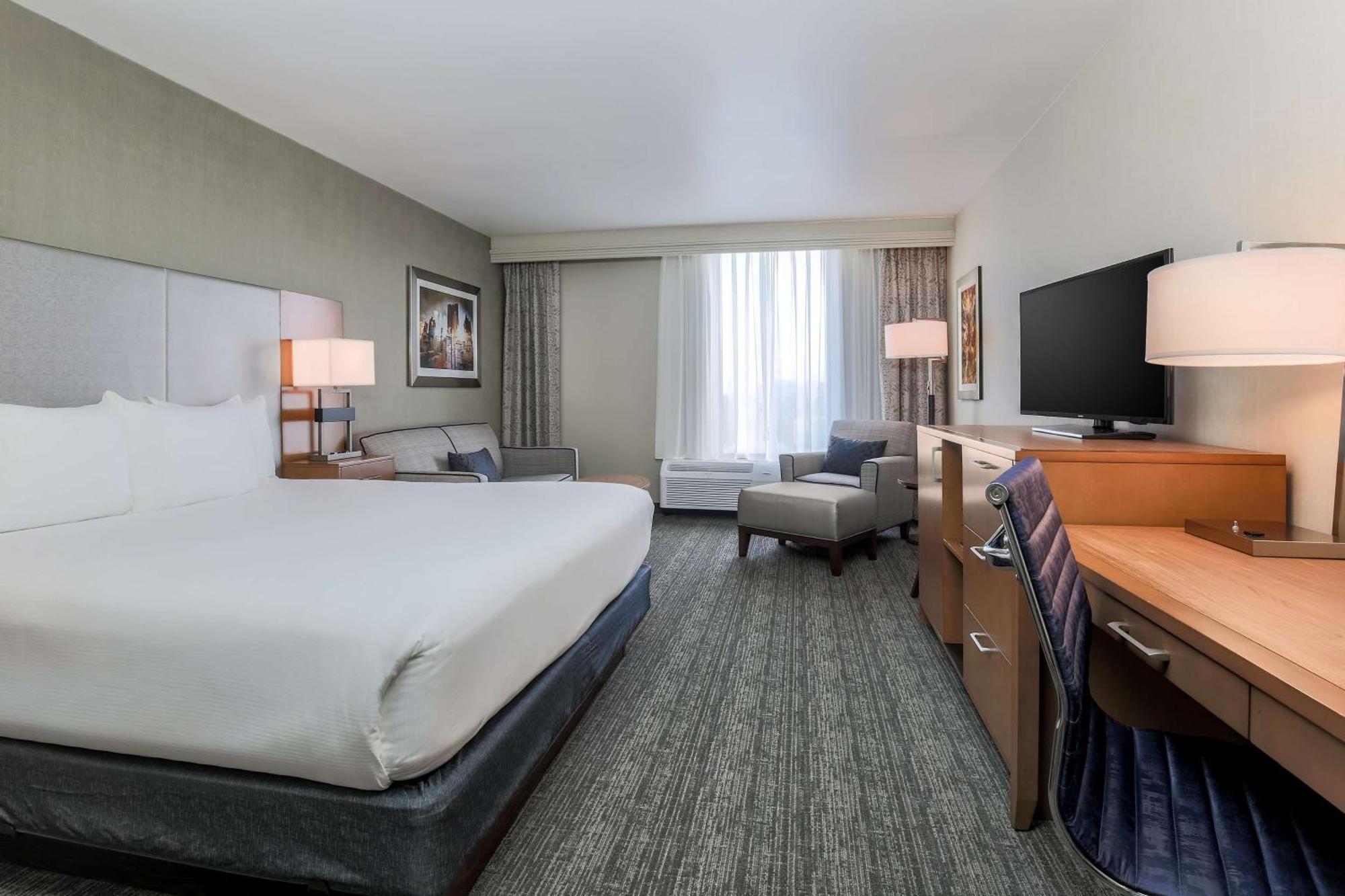 Doubletree By Hilton Atlanta Airport Hotel