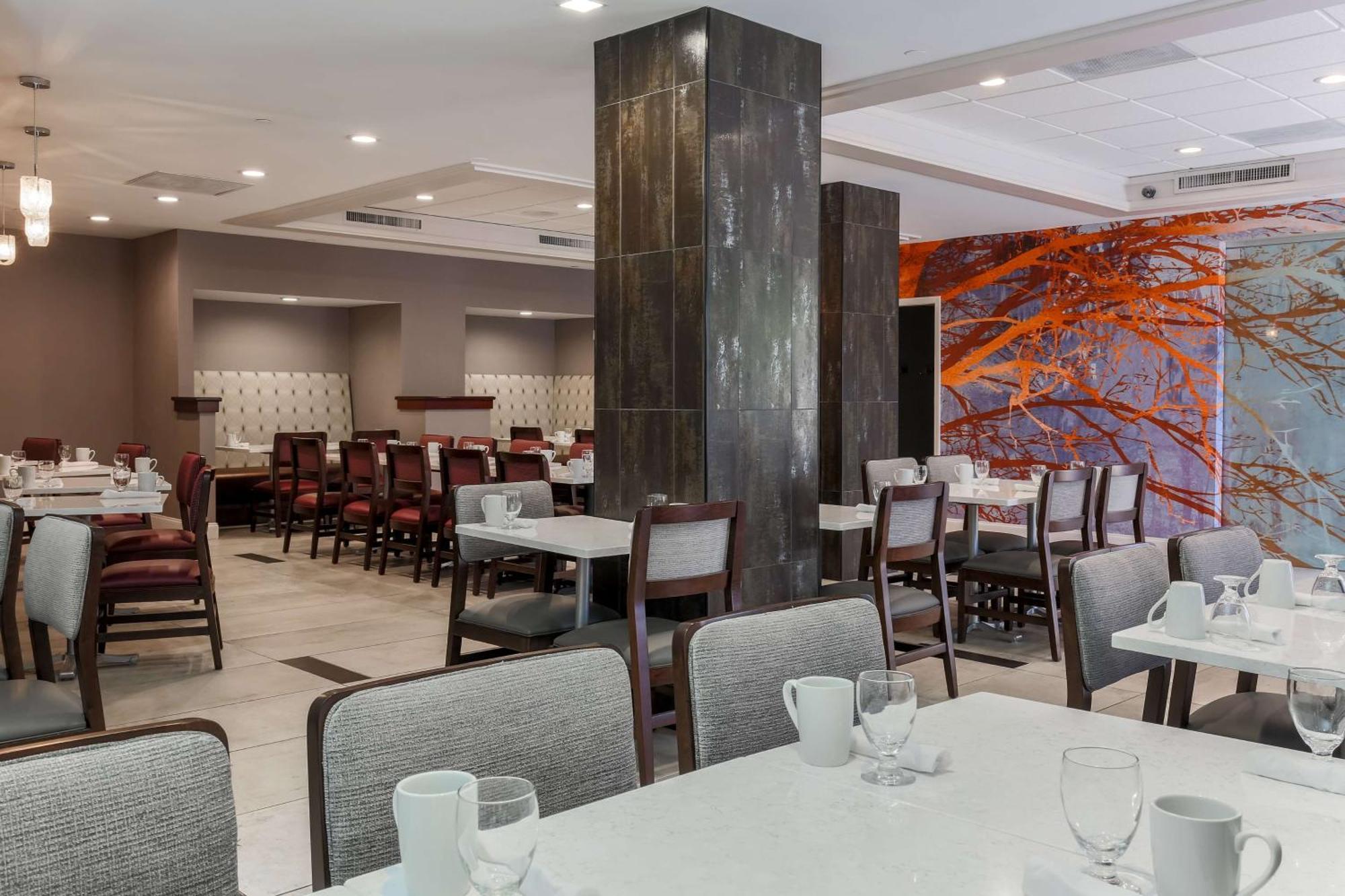 Doubletree By Hilton Atlanta Airport Hotel 3*