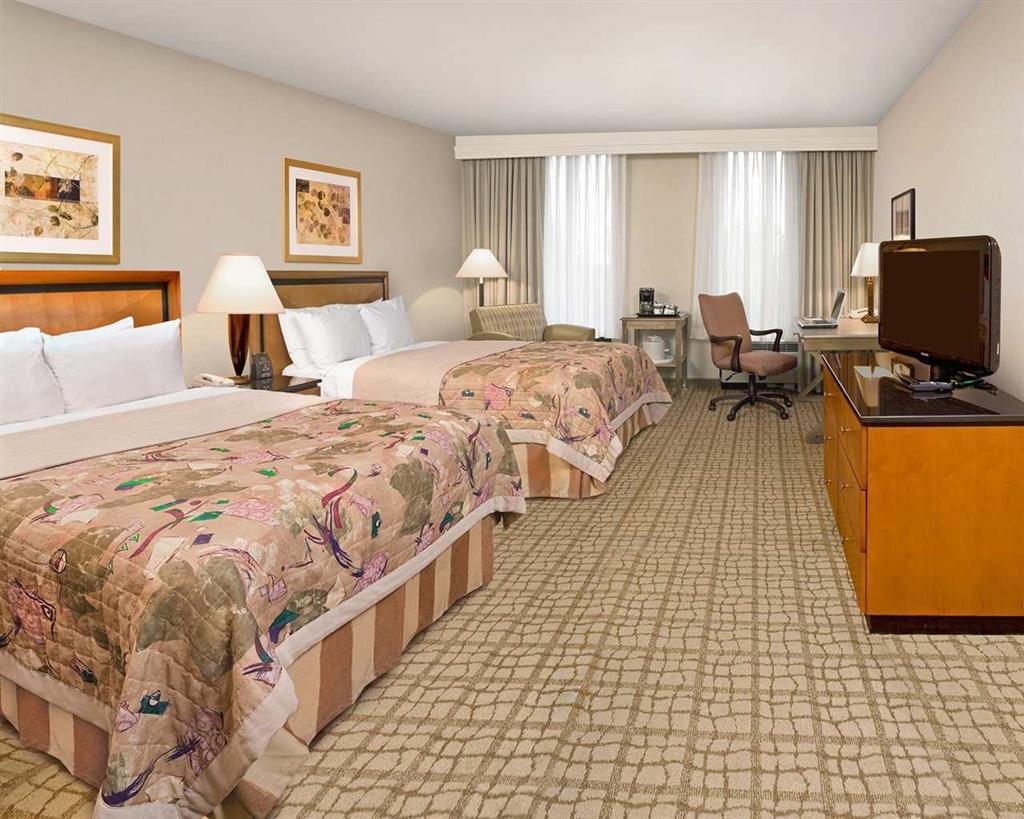 Doubletree By Hilton Atlanta Airport Hotel