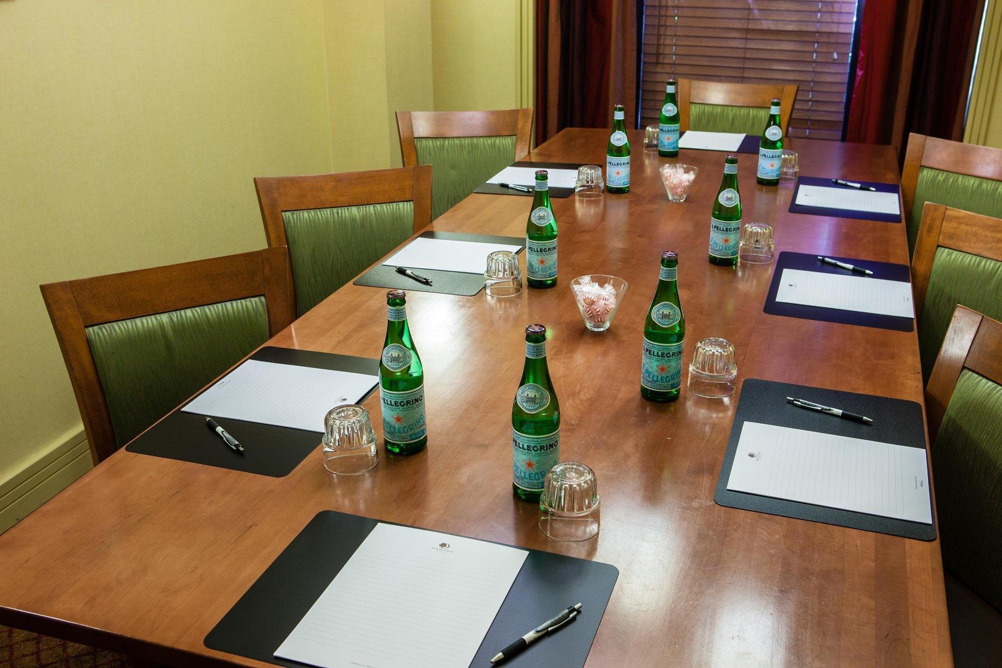 Hotel Doubletree By Hilton Atlanta Airport 3*