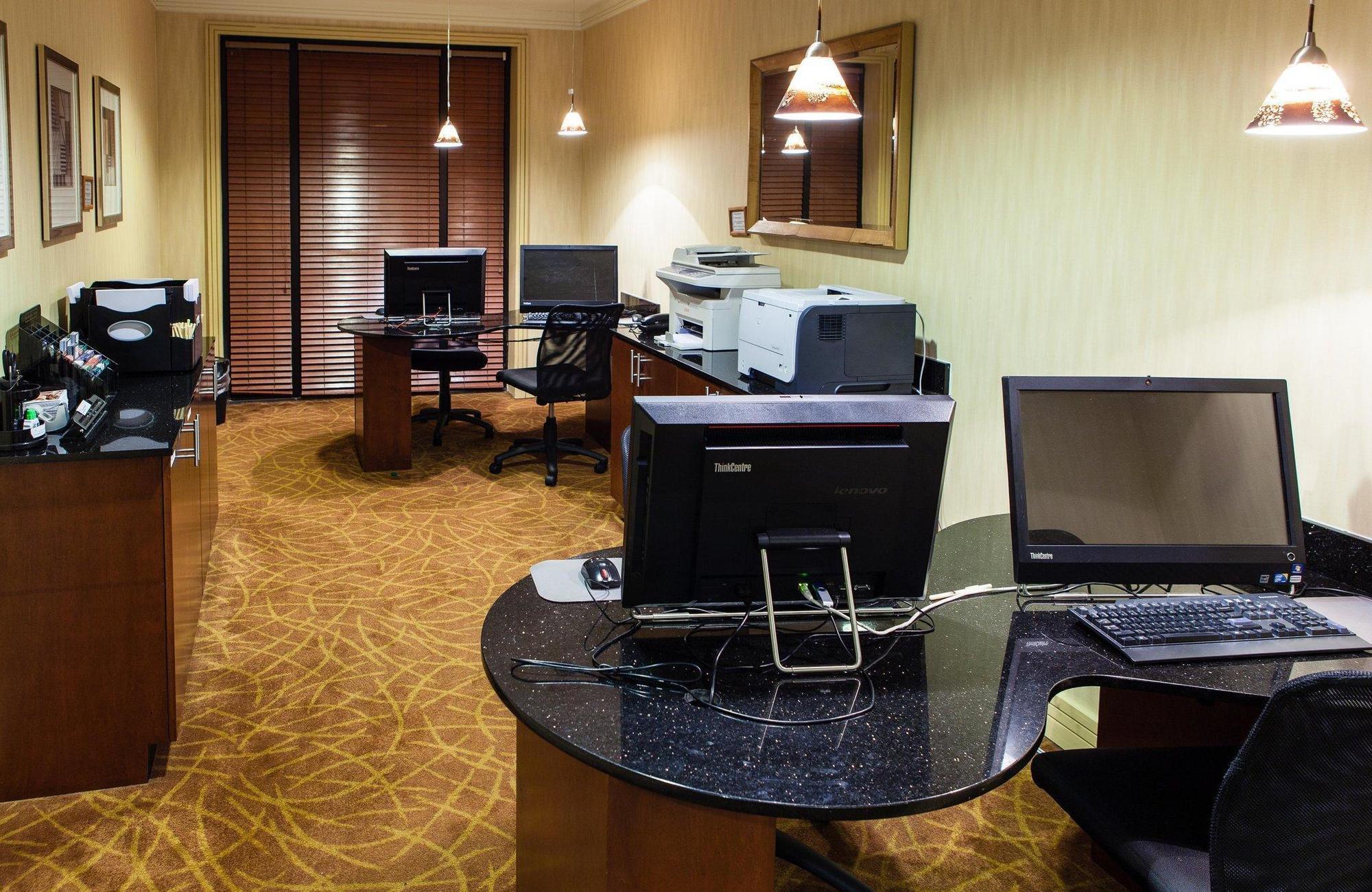 Hotel Doubletree By Hilton Atlanta Airport 3*